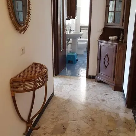 Spazioso Alloggio Nel Centro Di Apartment Albisola Superiore